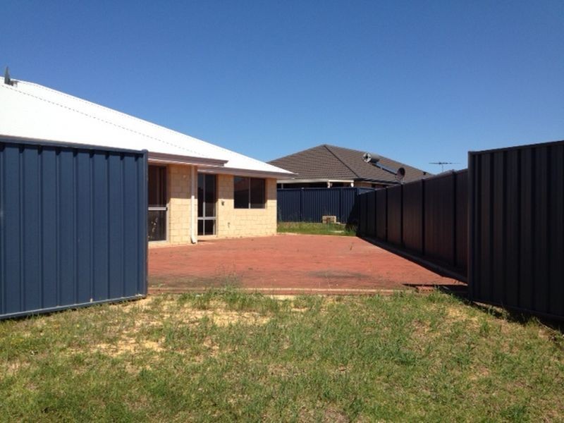 24 Madeira Turn, Darling Downs WA 6122