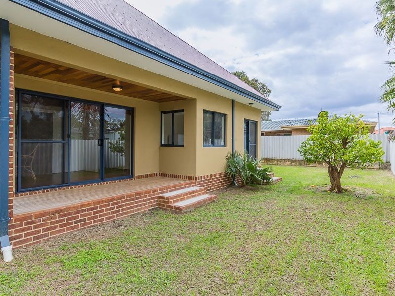 85 Lowanna Way, Armadale WA 6112