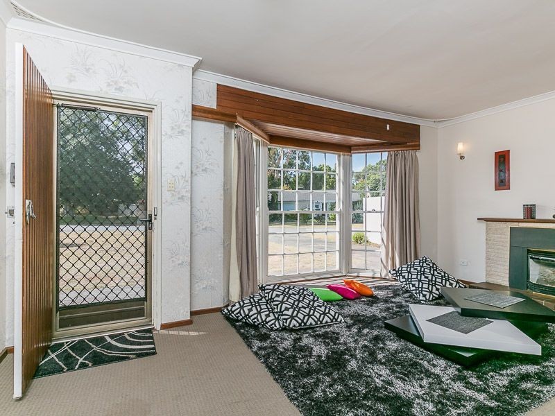 2 Tomah Road, Armadale WA 6112