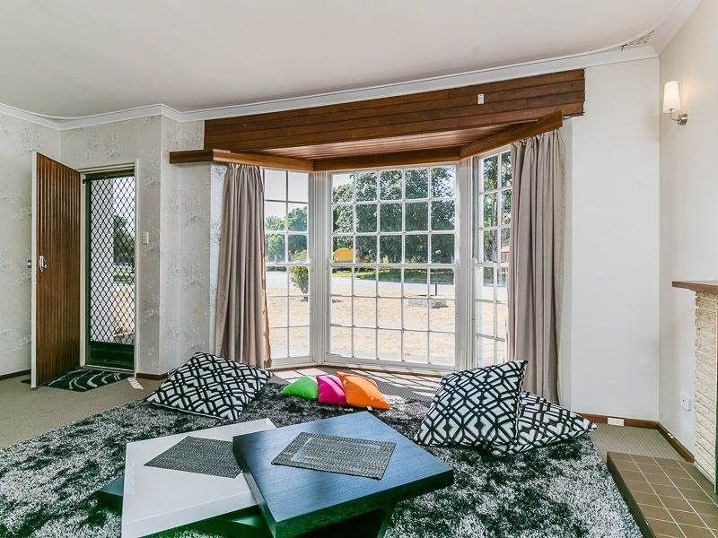 2 Tomah Road, Armadale WA 6112