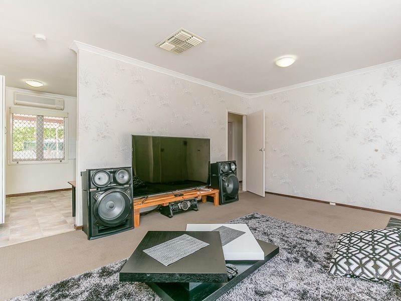 2 Tomah Road, Armadale WA 6112