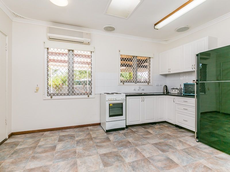 2 Tomah Road, Armadale WA 6112