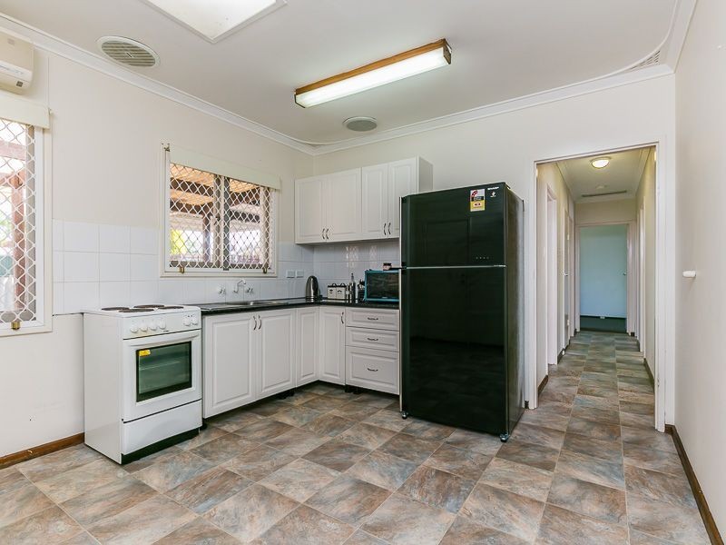 2 Tomah Road, Armadale WA 6112