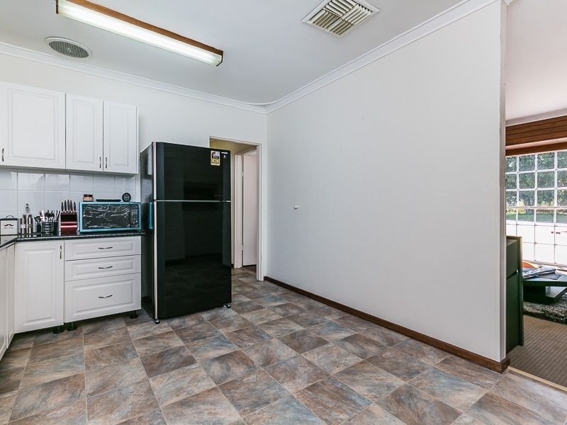 2 Tomah Road, Armadale WA 6112