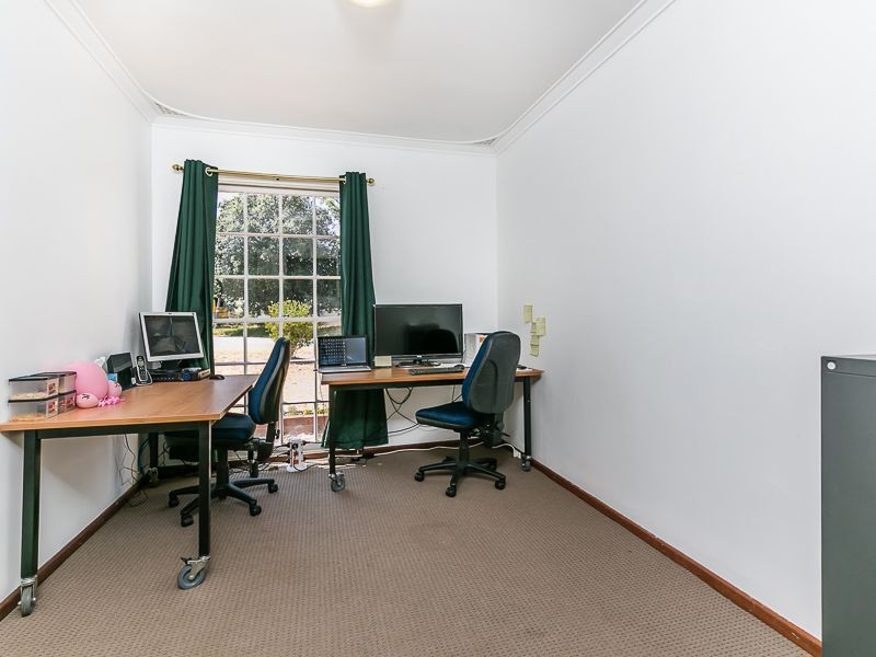 2 Tomah Road, Armadale WA 6112