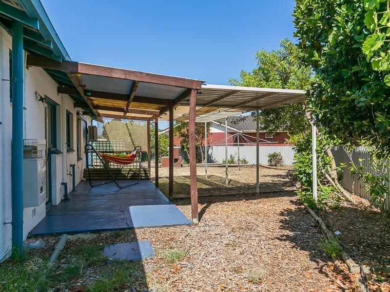 2 Tomah Road, Armadale WA 6112