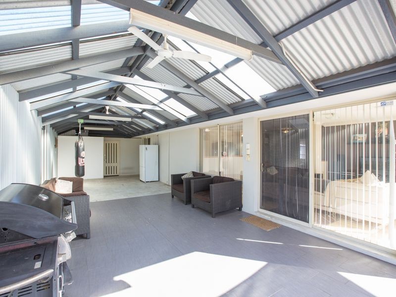 69 Brenchley Drive, Atwell WA 6164