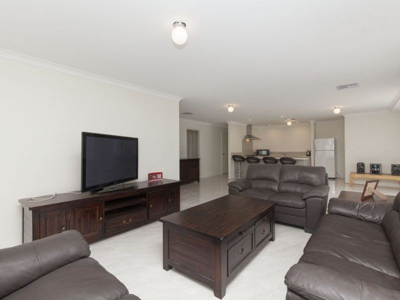 18 Daimpre Way, Byford WA 6122