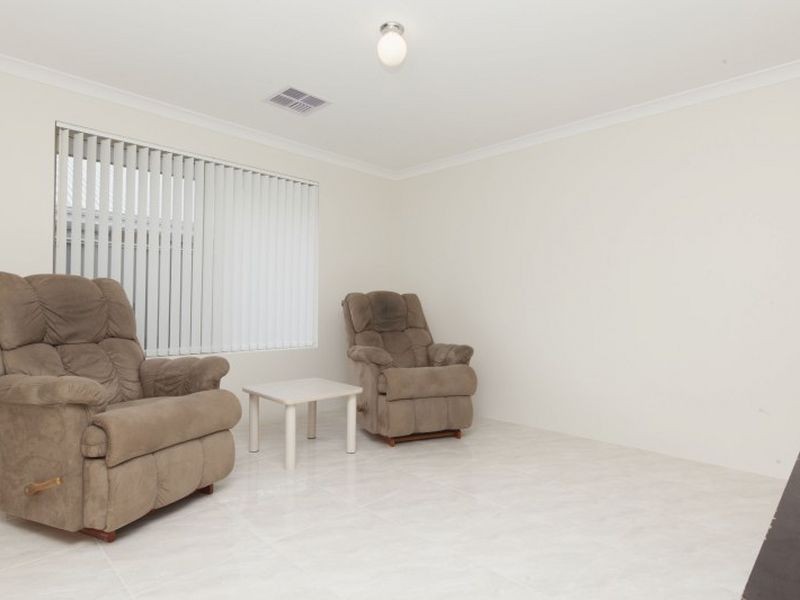 18 Daimpre Way, Byford WA 6122