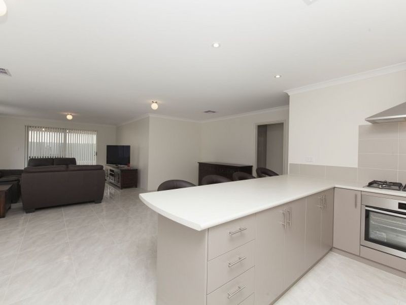 18 Daimpre Way, Byford WA 6122