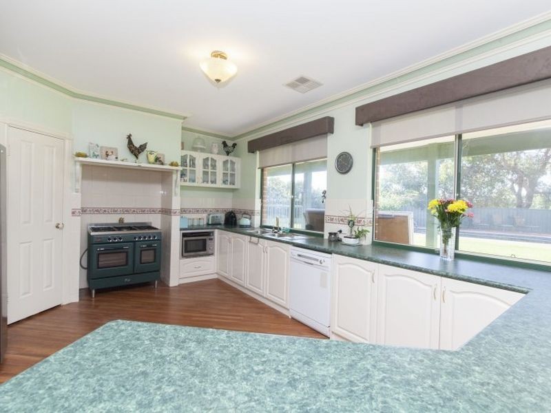 15 Staniland Street, Orange Grove WA 6109