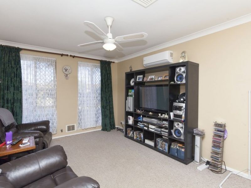 8 Netley Place, Armadale WA 6112