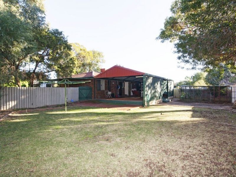 8 Netley Place, Armadale WA 6112