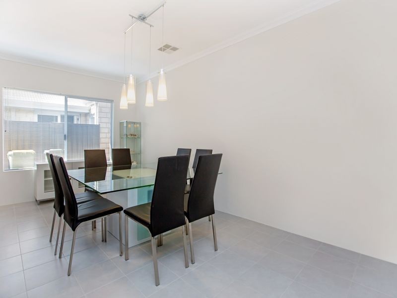 8 Hazewinkel Gardens, Champion Lakes WA 6111