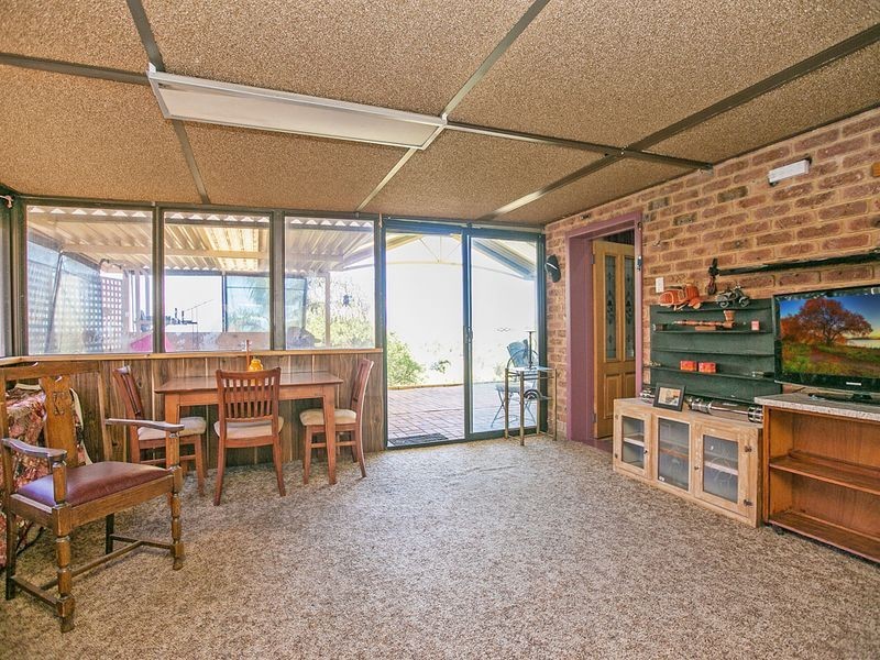 22 Derry Avenue, Mount Nasura WA 6112