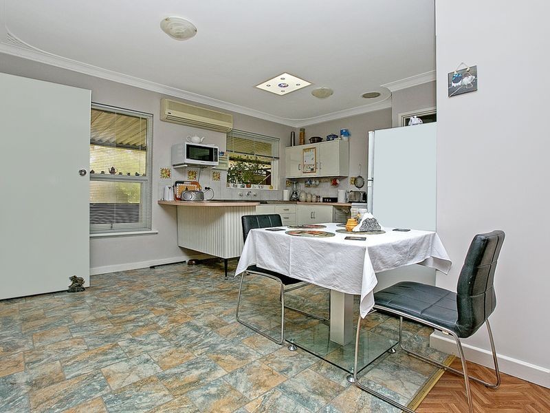 11 Natasha Way, Camillo WA 6111