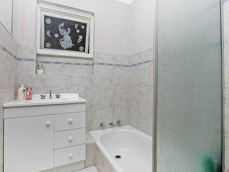 11 Natasha Way, Camillo WA 6111