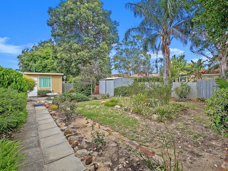 11 Natasha Way, Camillo WA 6111