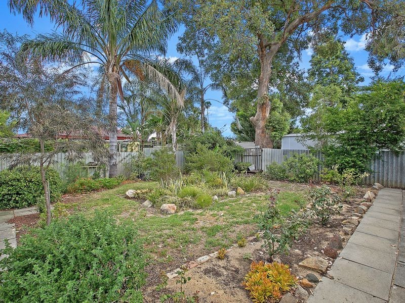 11 Natasha Way, Camillo WA 6111