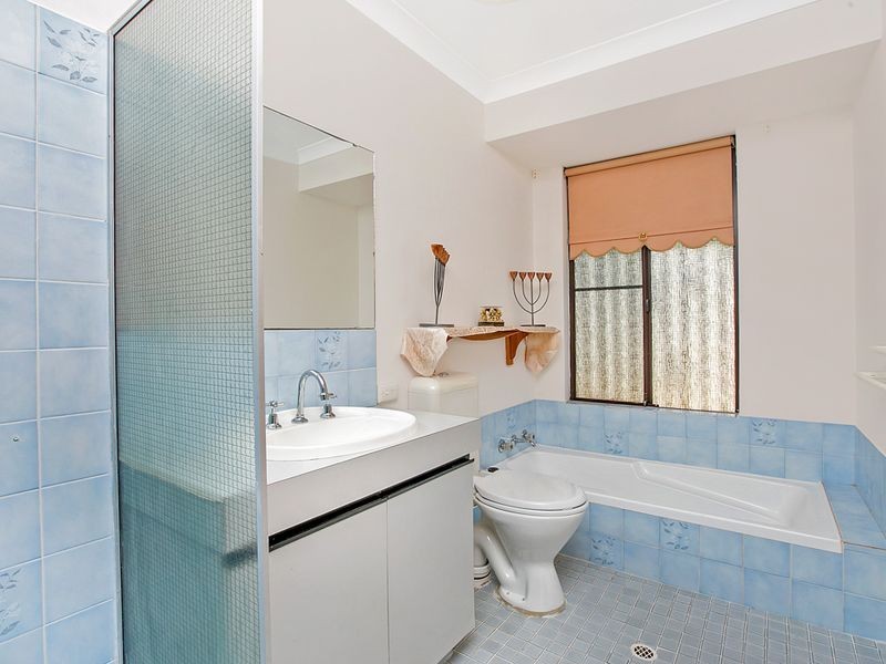 18 Westminster Court, Armadale WA 6112