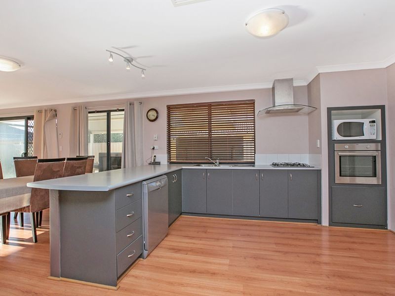 52 McCubbin Loop, Seville Grove WA 6112