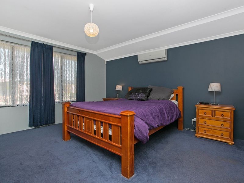 52 McCubbin Loop, Seville Grove WA 6112