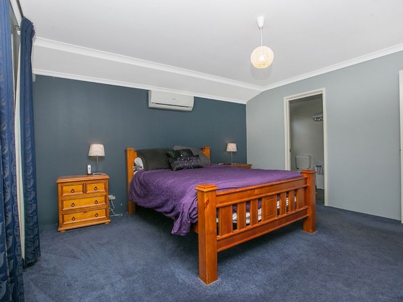 52 McCubbin Loop, Seville Grove WA 6112