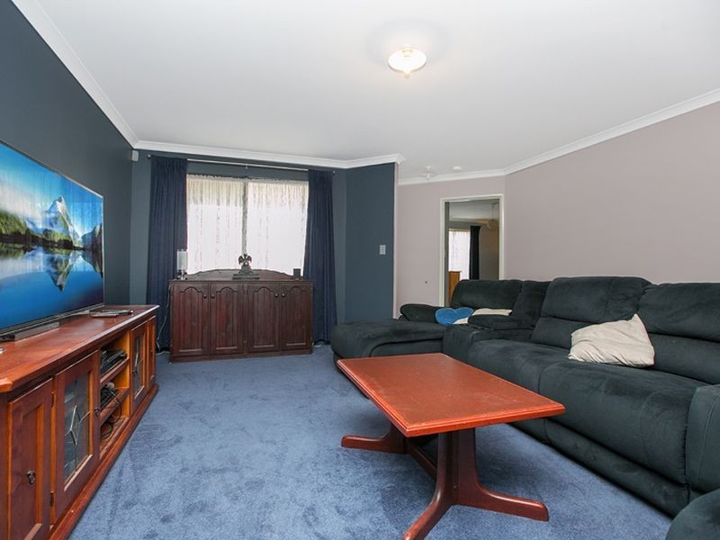 52 McCubbin Loop, Seville Grove WA 6112