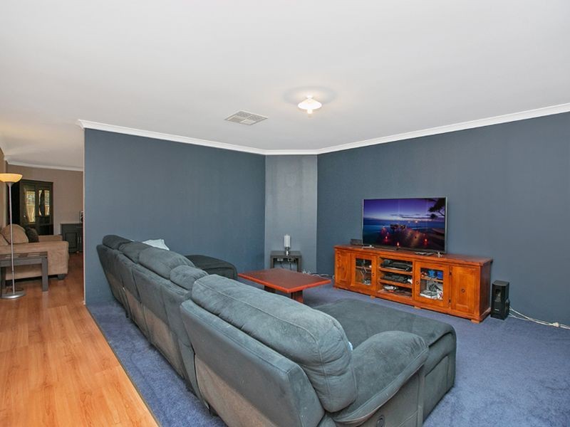 52 McCubbin Loop, Seville Grove WA 6112