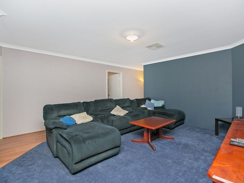 52 McCubbin Loop, Seville Grove WA 6112
