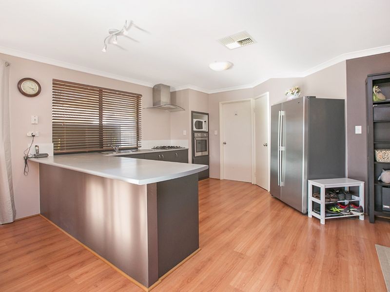 52 McCubbin Loop, Seville Grove WA 6112