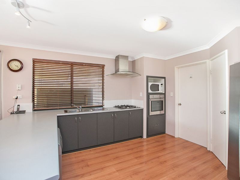 52 McCubbin Loop, Seville Grove WA 6112