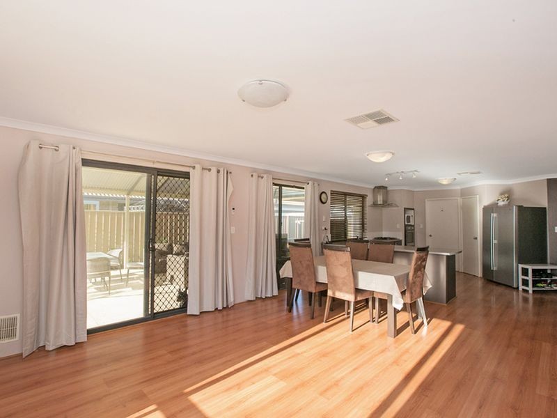 52 McCubbin Loop, Seville Grove WA 6112