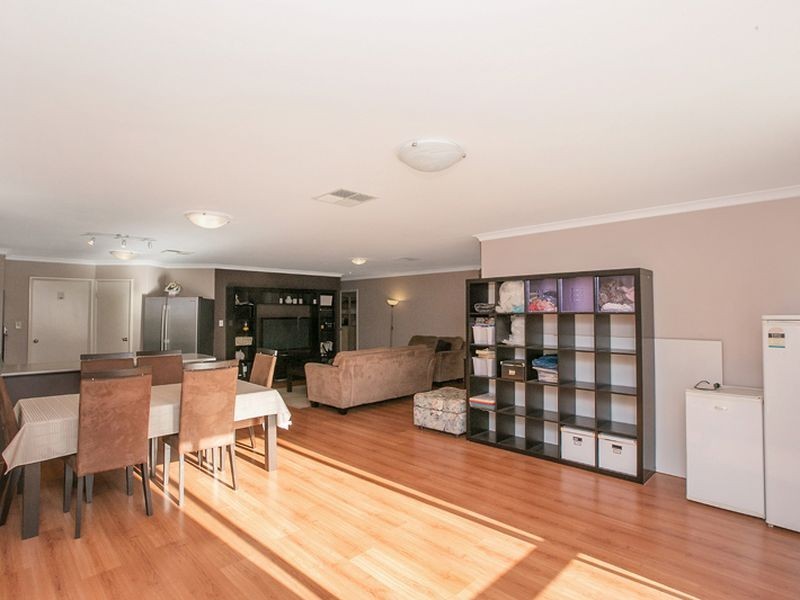 52 McCubbin Loop, Seville Grove WA 6112