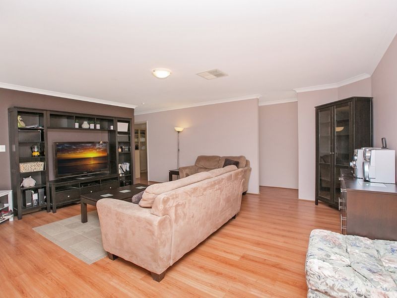52 McCubbin Loop, Seville Grove WA 6112