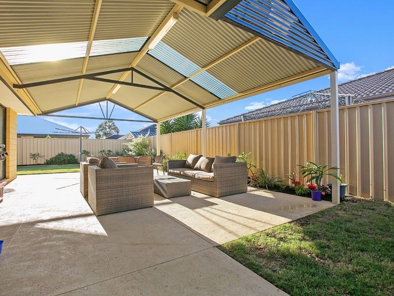 52 McCubbin Loop, Seville Grove WA 6112
