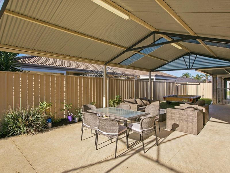 52 McCubbin Loop, Seville Grove WA 6112