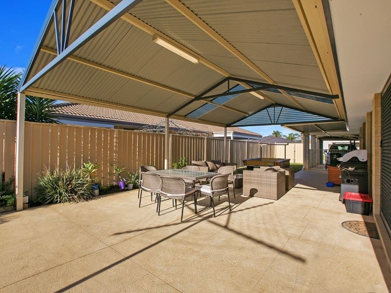 52 McCubbin Loop, Seville Grove WA 6112