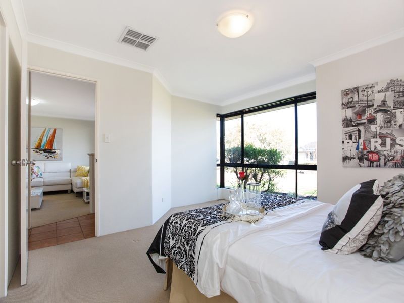 13 Reeves Entrance, Success WA 6164