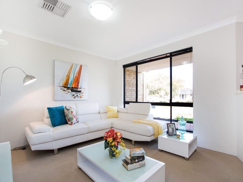 13 Reeves Entrance, Success WA 6164