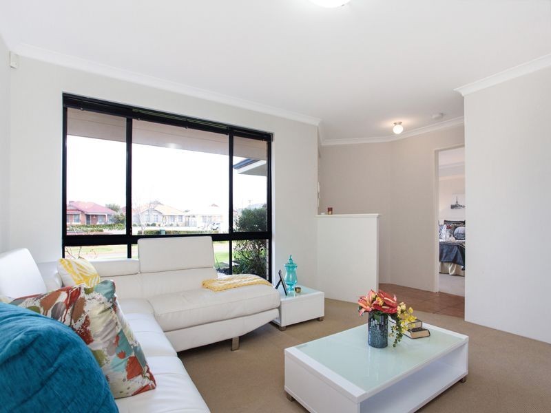 13 Reeves Entrance, Success WA 6164