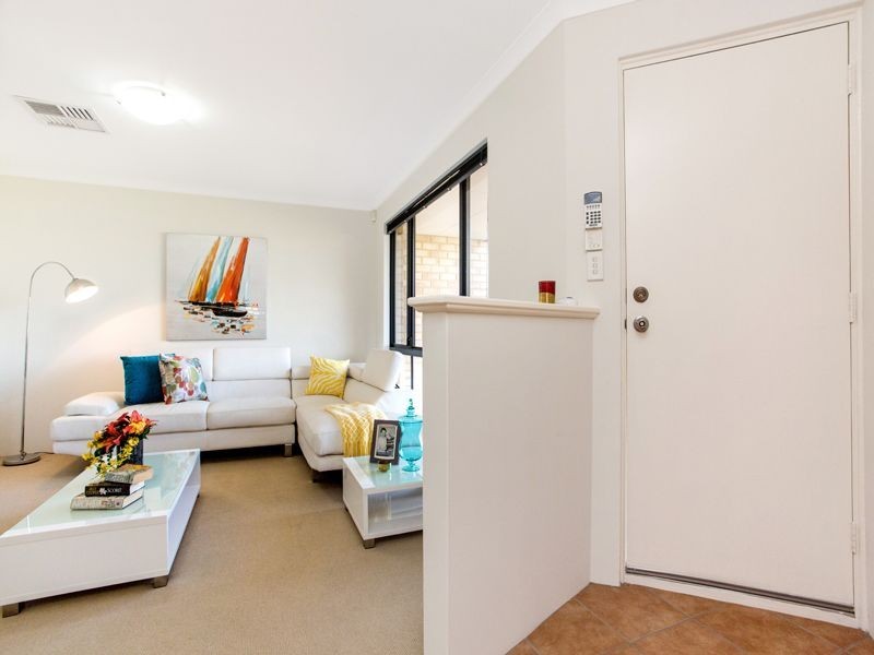 13 Reeves Entrance, Success WA 6164