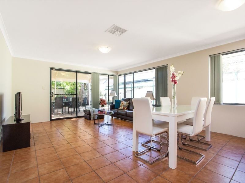 13 Reeves Entrance, Success WA 6164