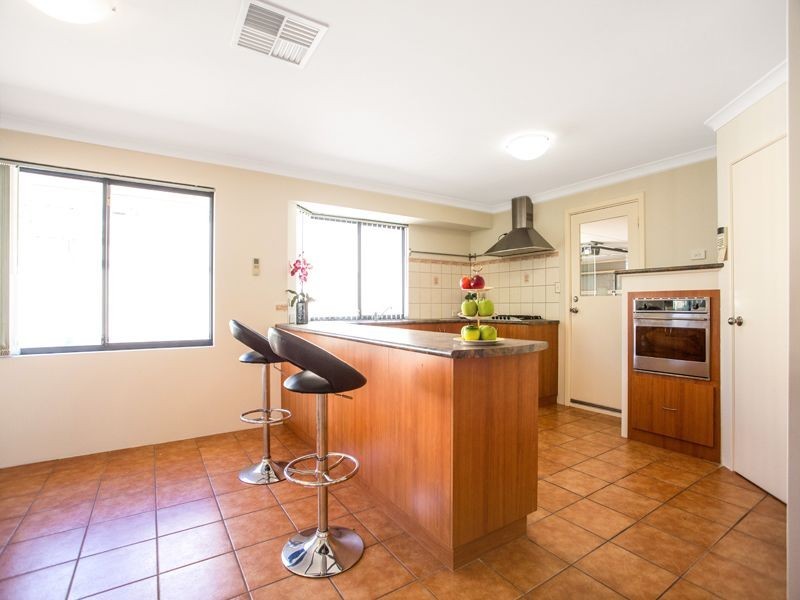 13 Reeves Entrance, Success WA 6164