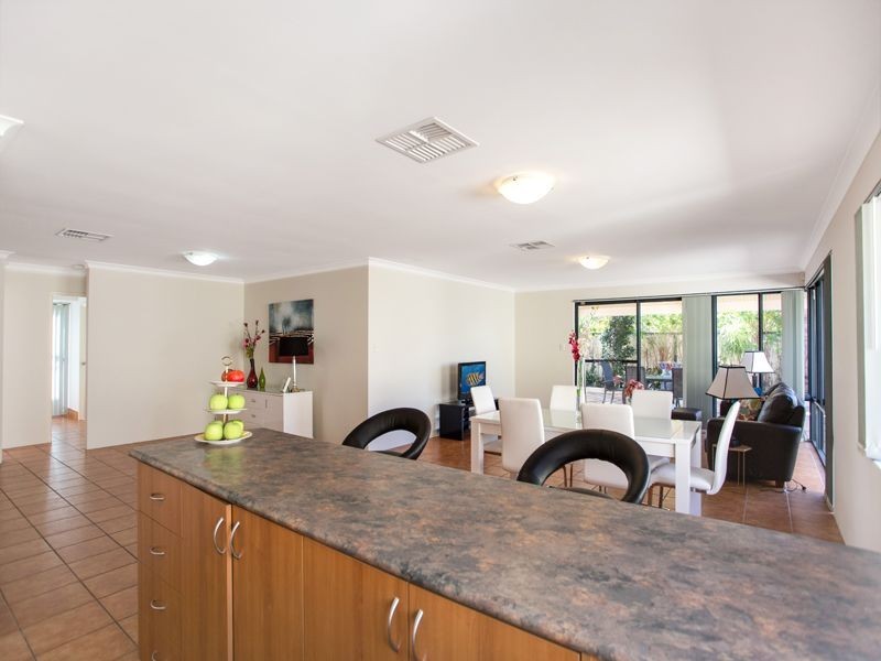 13 Reeves Entrance, Success WA 6164