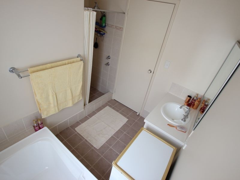 1 Glasgow Way, Seville Grove WA 6112