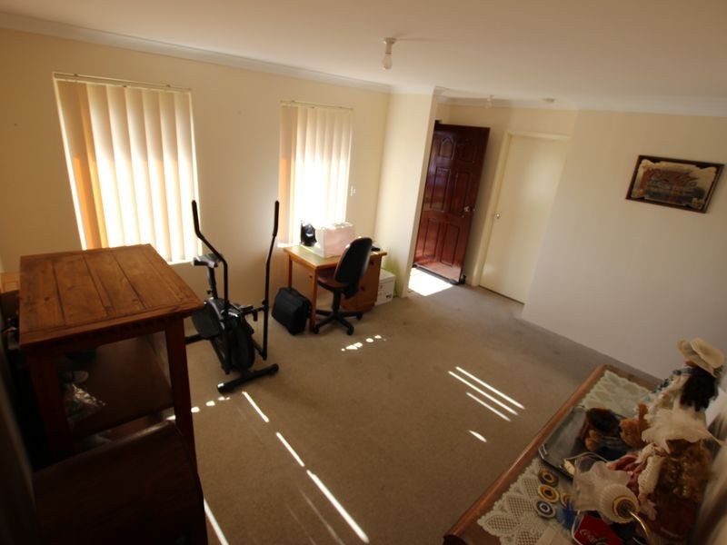 1 Glasgow Way, Seville Grove WA 6112