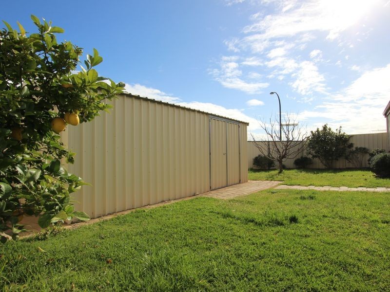 1 Glasgow Way, Seville Grove WA 6112