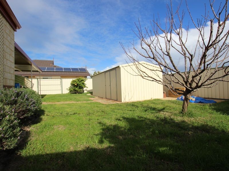 1 Glasgow Way, Seville Grove WA 6112