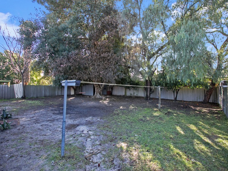 6 Redross Court, Armadale WA 6112